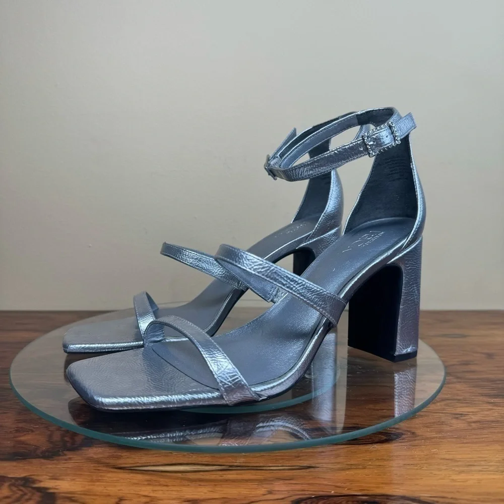 Nordstrom Rack Adelaide Block Heel Sandal silver metallic - size 8